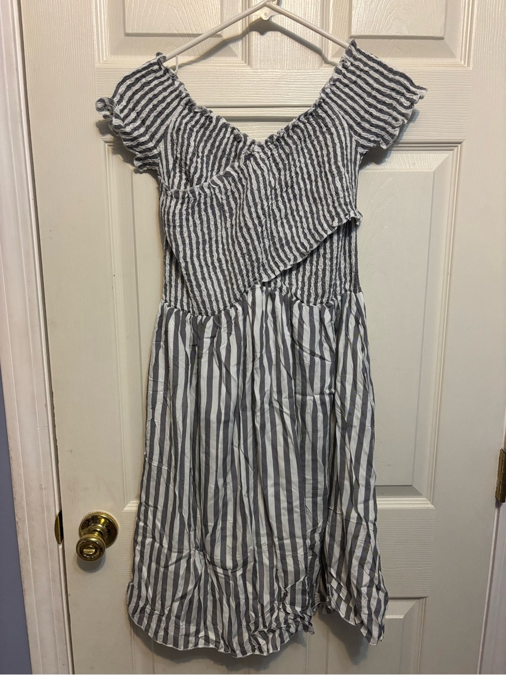 NEW Women’s Gray and White Striped Off-Shoulder Beachsissi Dress